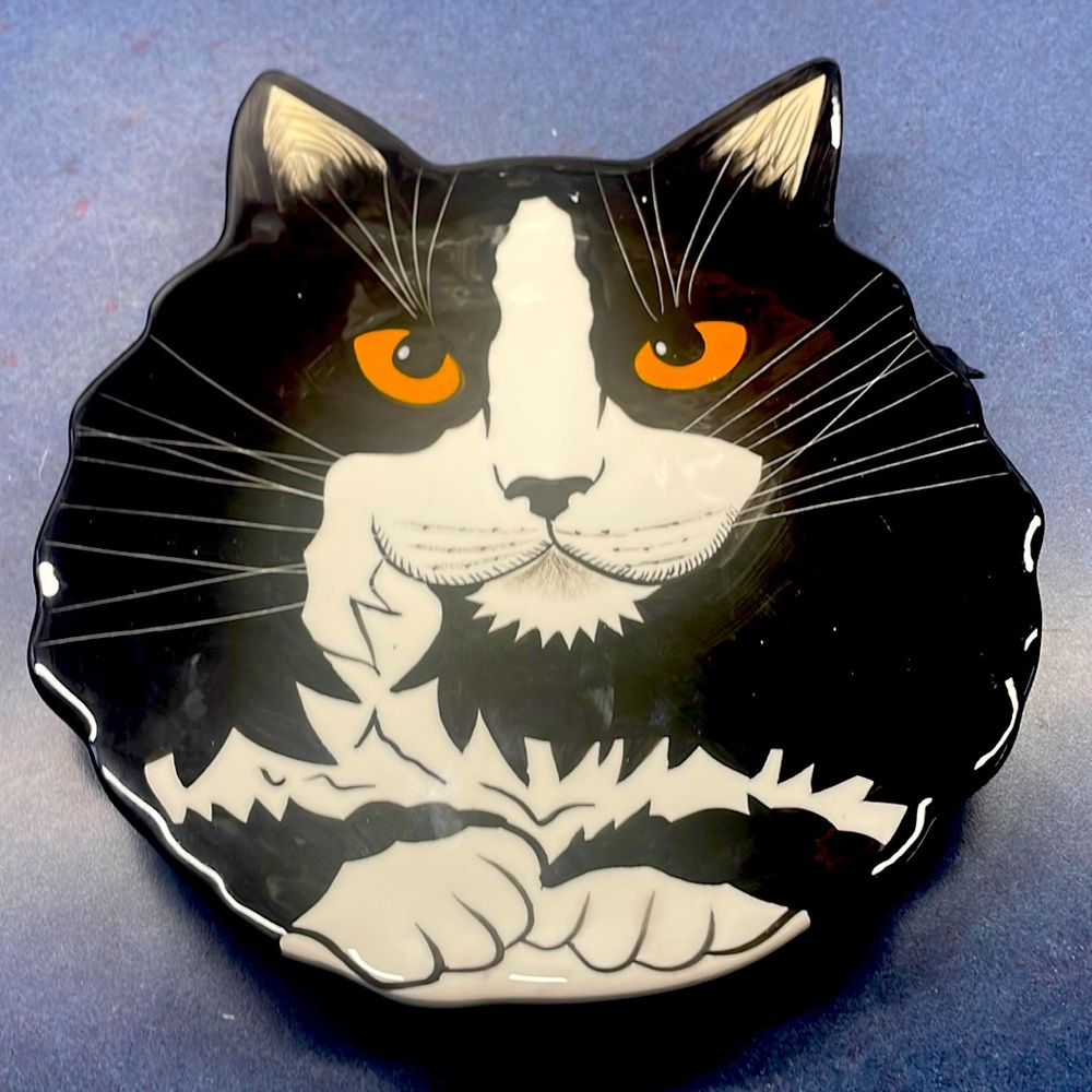 Ceramic cat wall hanging from rescue me now